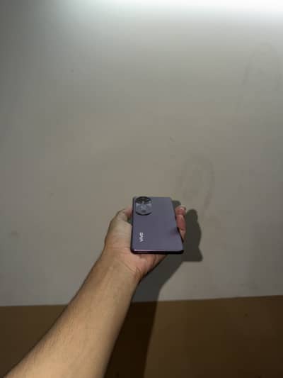 Vivo V40 5G – 12GB RAM + 256GB Storage | For Sale on OLX