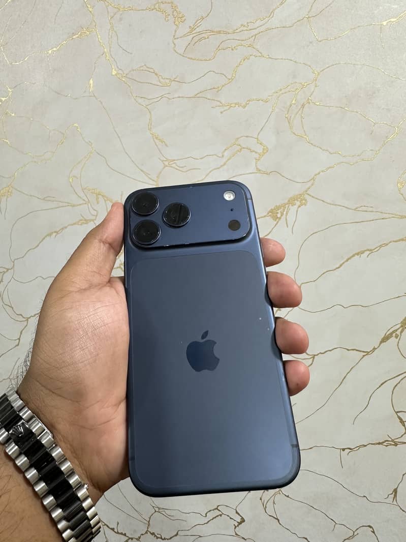 Apple iPhone 17 Pro Max 0