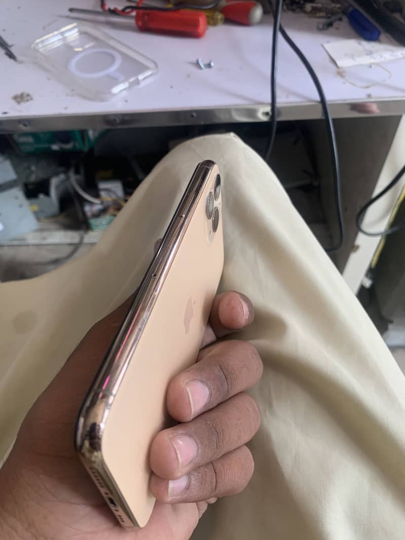 Apple iPhone 11 Pro 0