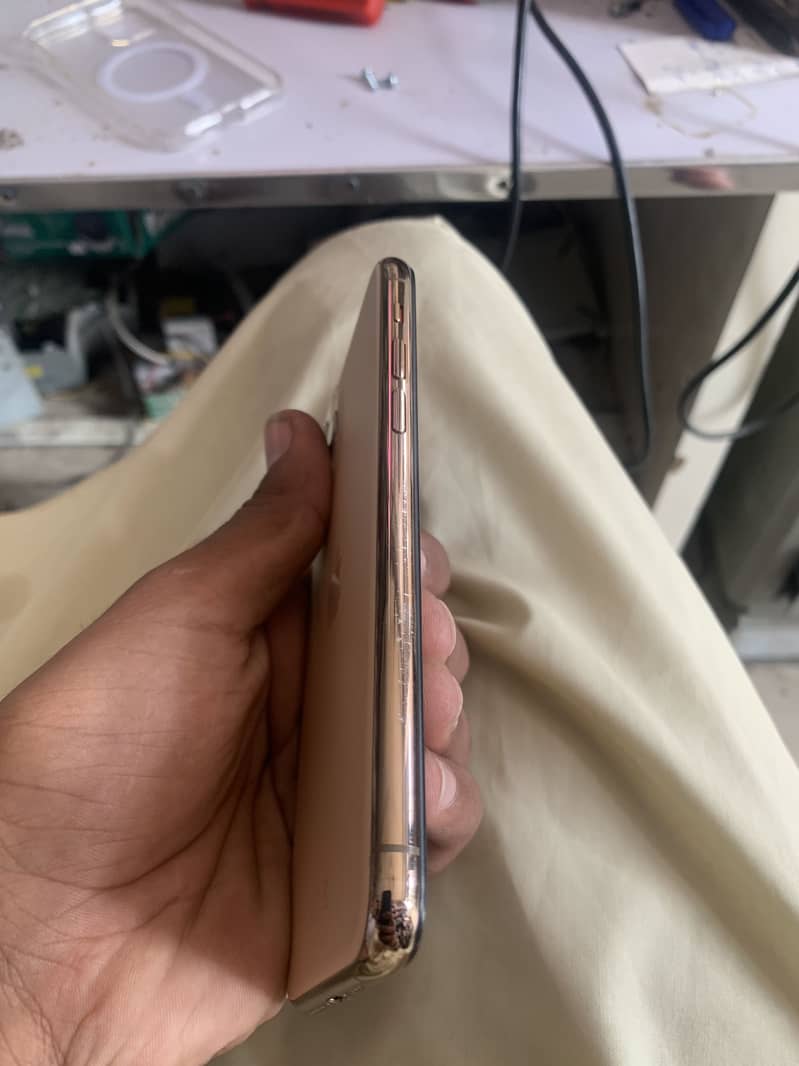 Apple iPhone 11 Pro 1