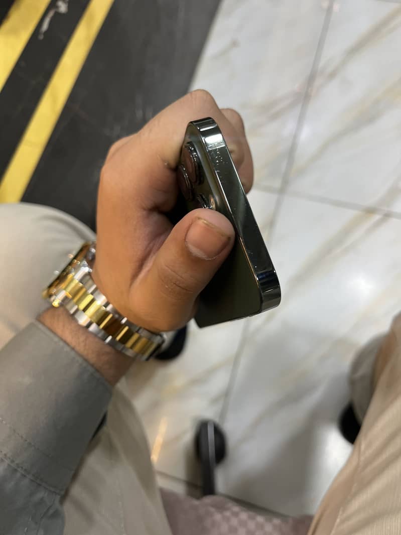 Apple iPhone 13 Pro 0