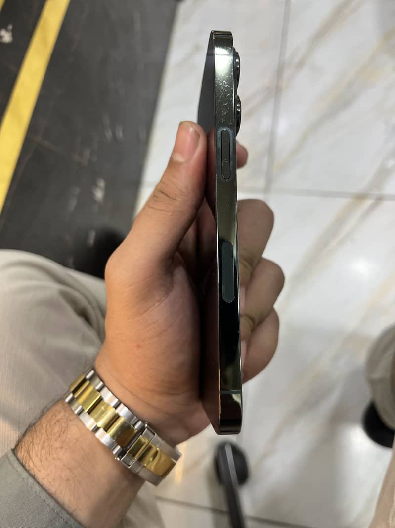 Apple iPhone 13 Pro 2