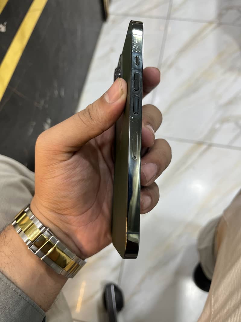 Apple iPhone 13 Pro 3