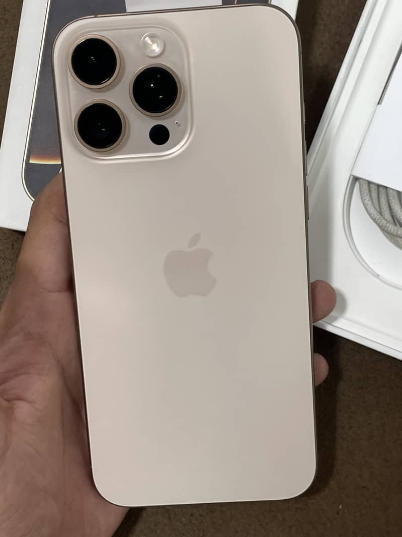 Apple iPhone 16 Pro Max 4