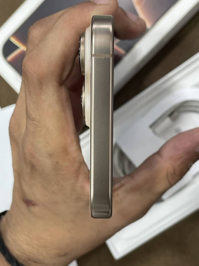 Apple iPhone 16 Pro Max 5