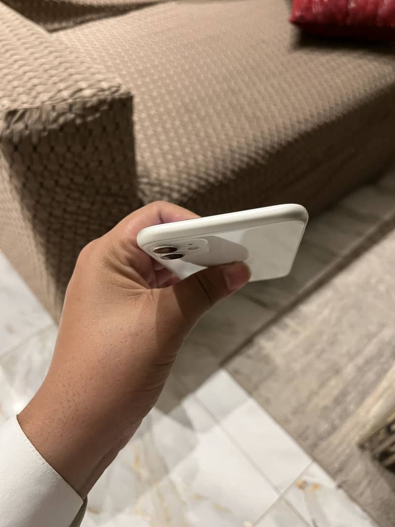 Apple iPhone 11 3
