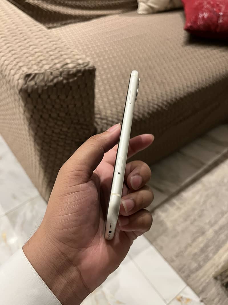 Apple iPhone 11 6