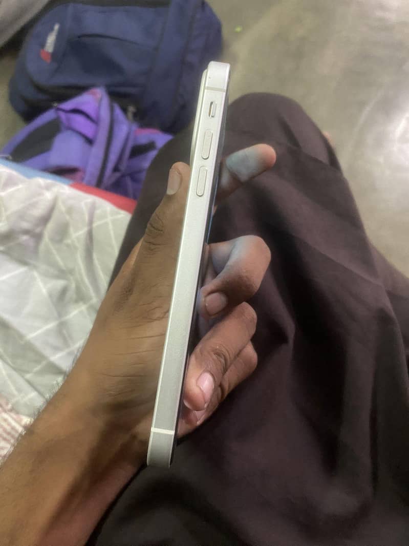 Apple iPhone XR 4