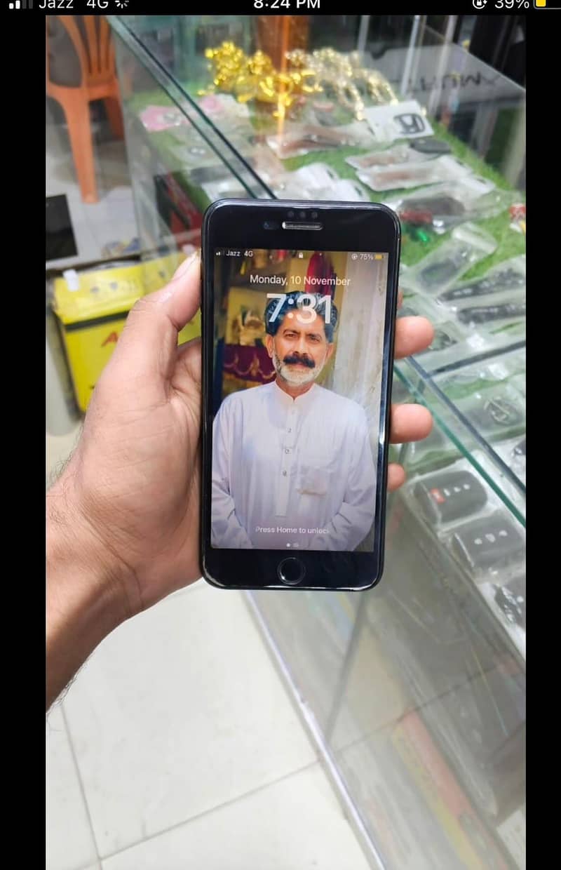 Apple iPhone 8 Plus 0