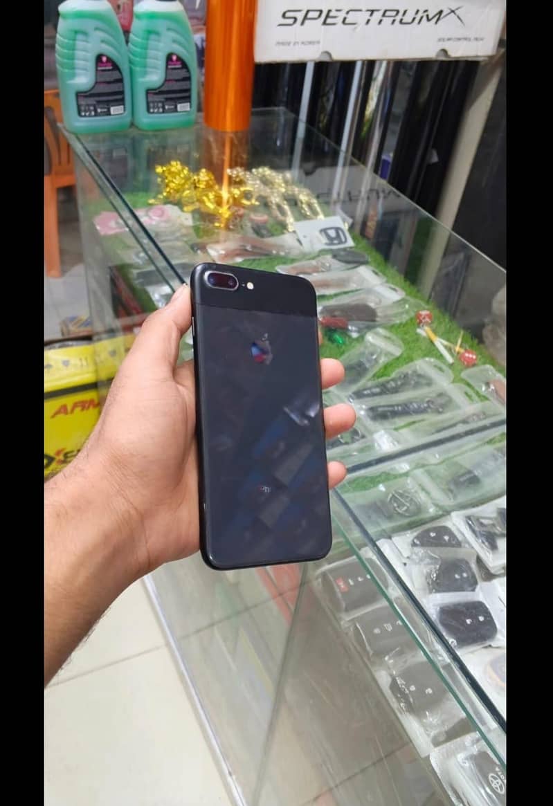 Apple iPhone 8 Plus 3