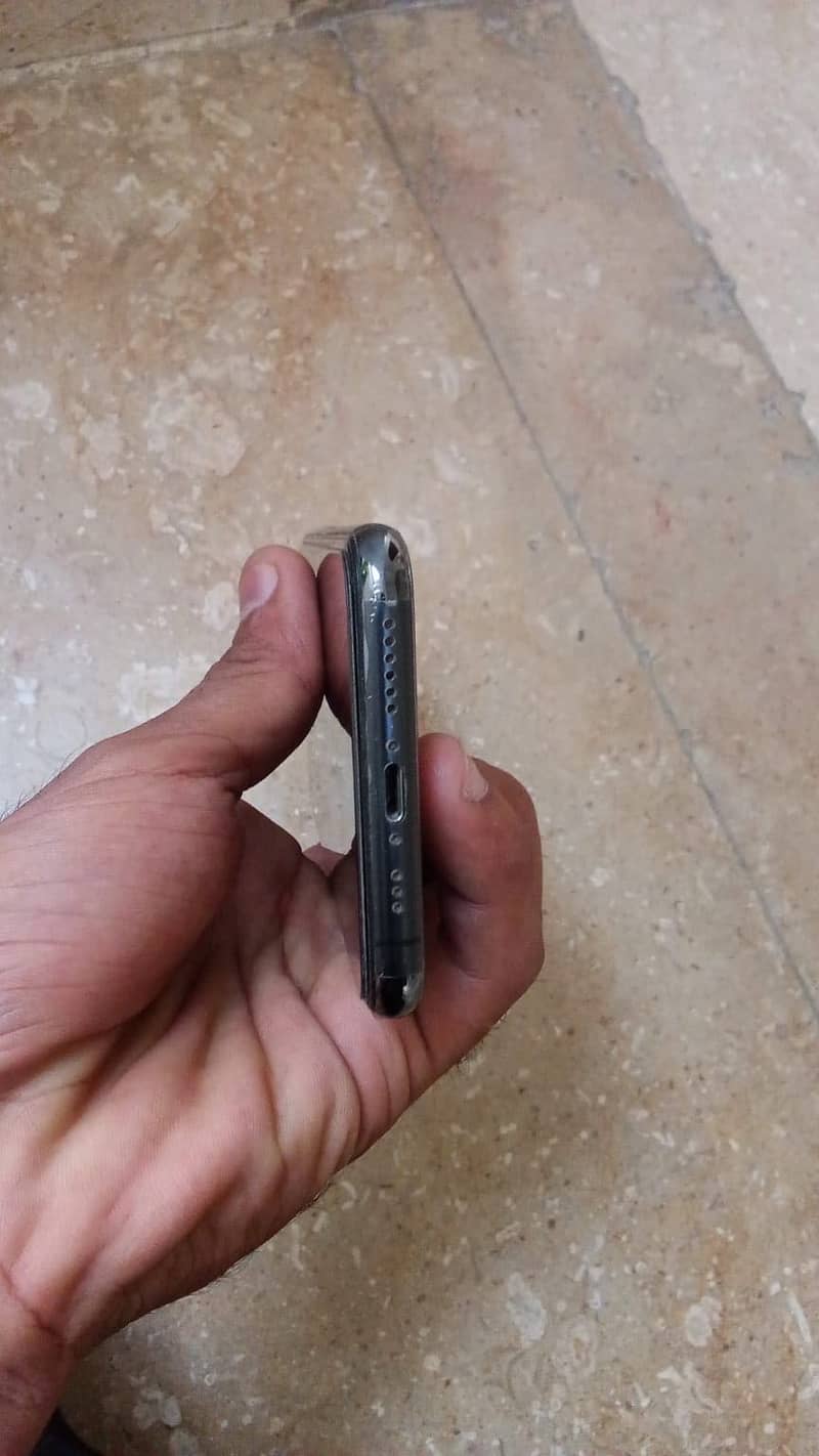 Apple iPhone 11 Pro 1