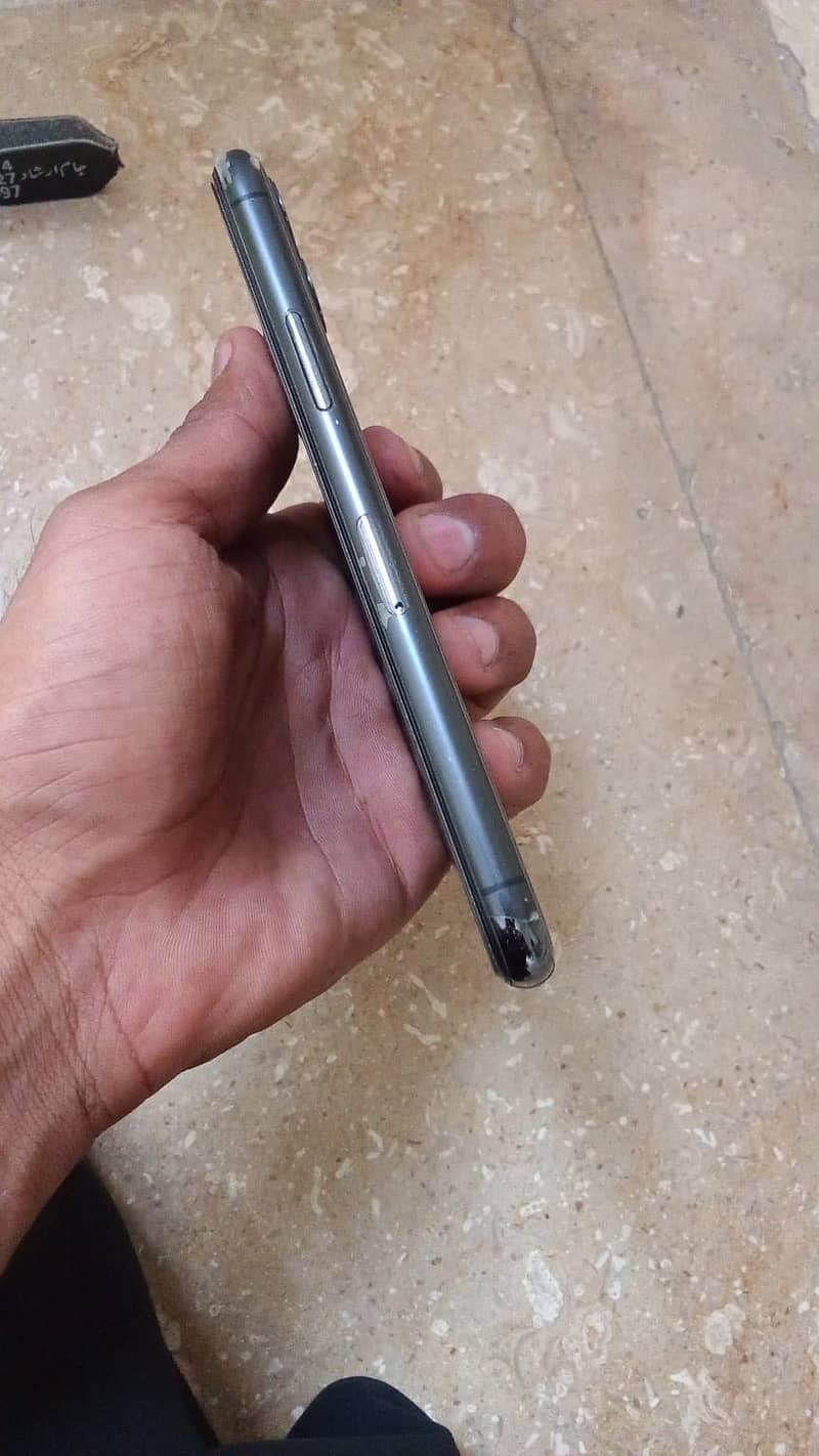 Apple iPhone 11 Pro 2