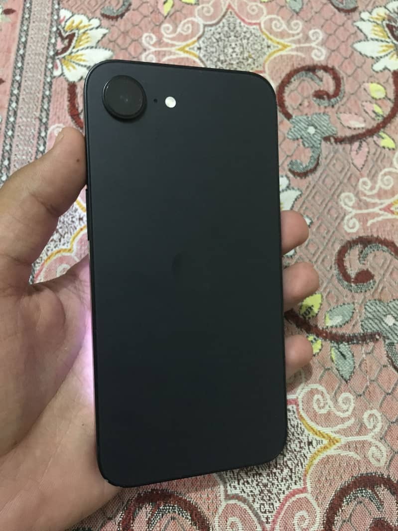 iPhone 16e 0