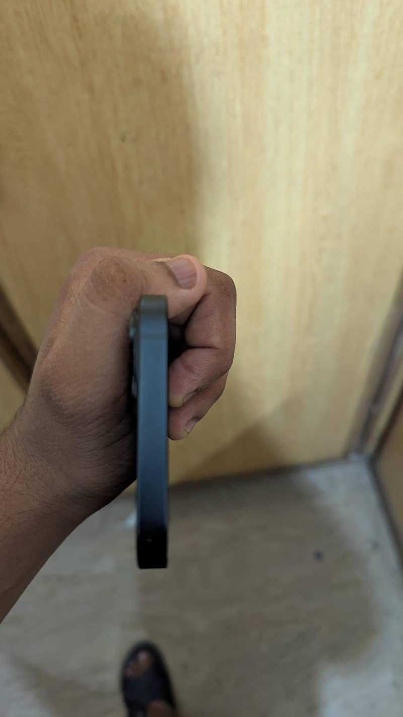 Apple iPhone 13 2