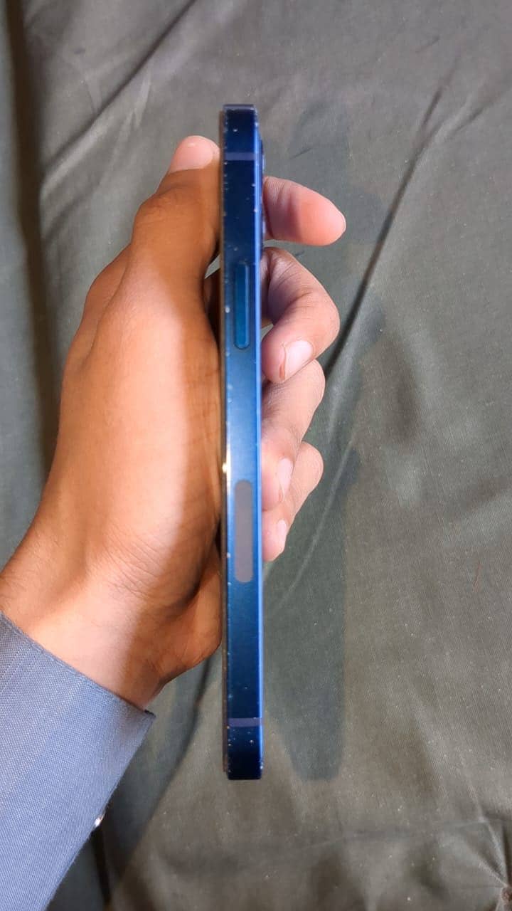 Apple iPhone 12 2