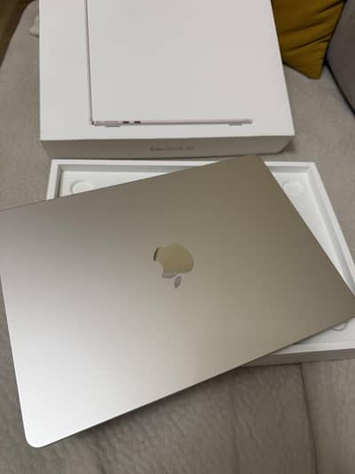 Apple MacBook Air M5 | 13-inch | Starlight