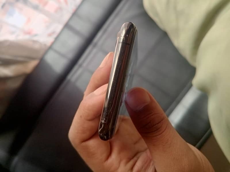 Apple iPhone 11 Pro 2