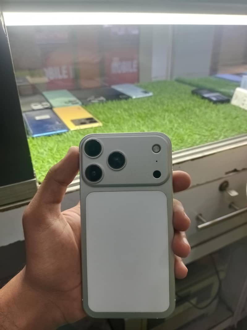 Apple iPhone 17 Pro 0