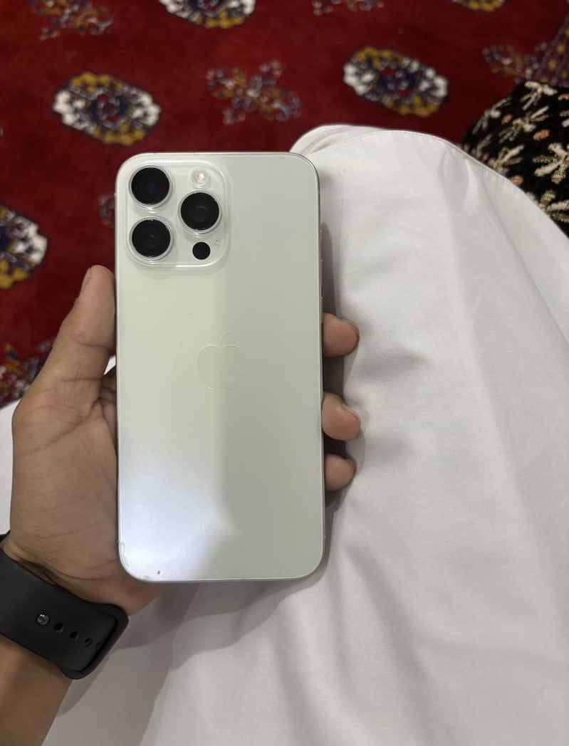 Apple iPhone 15 Pro Max 0