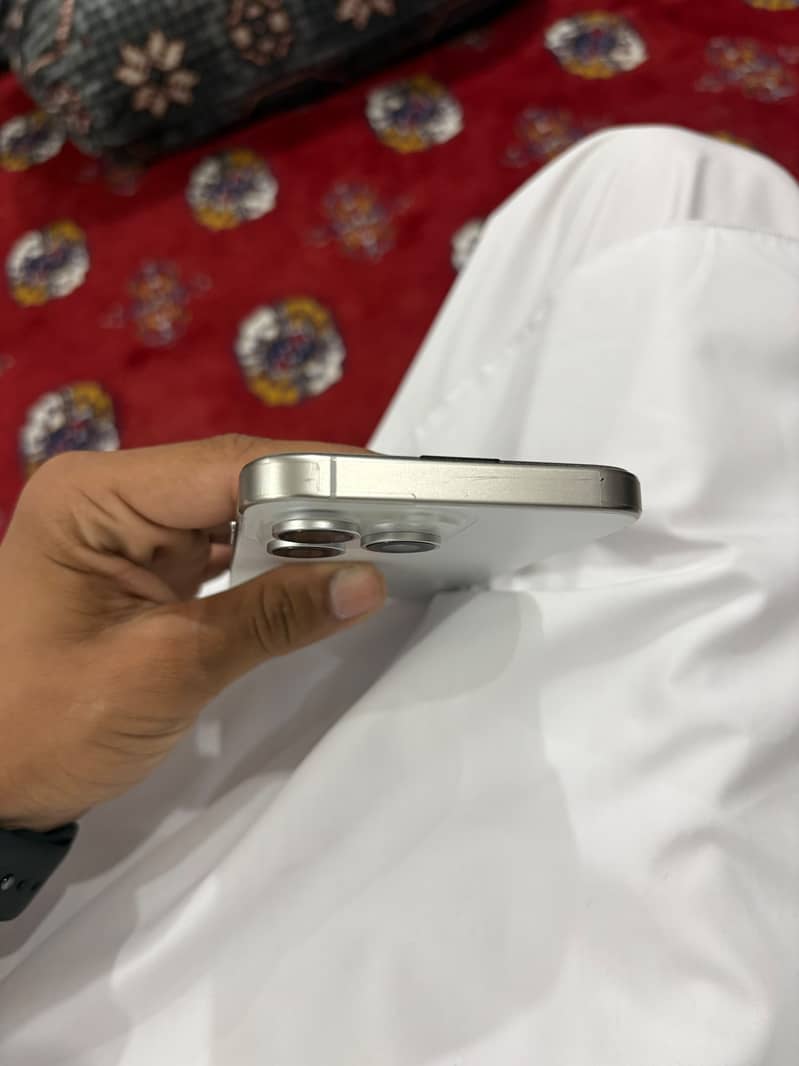 Apple iPhone 15 Pro Max 2