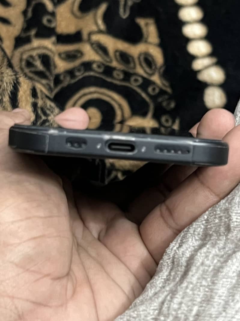 Apple iPhone 16 2