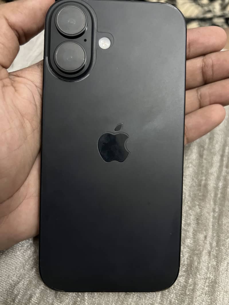 Apple iPhone 16 3