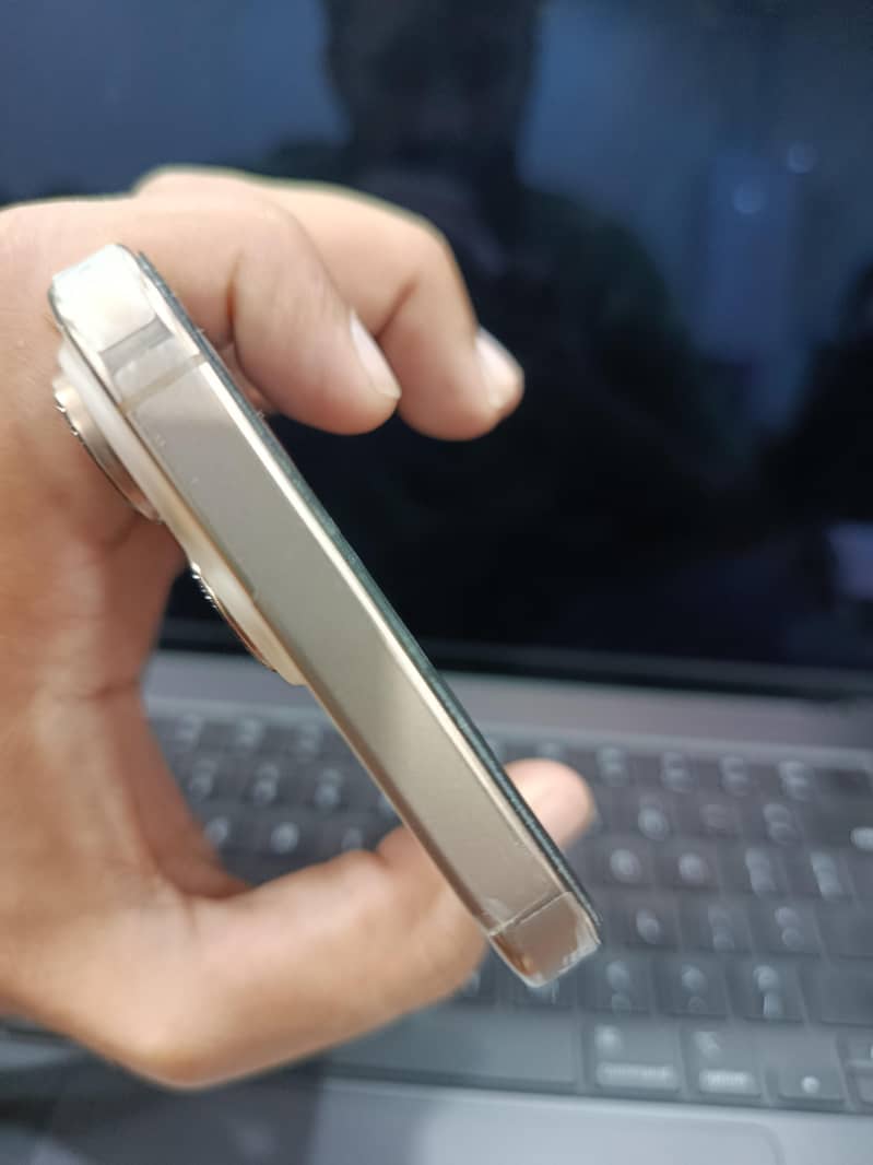 iPhone 16 Pro Max JV 3