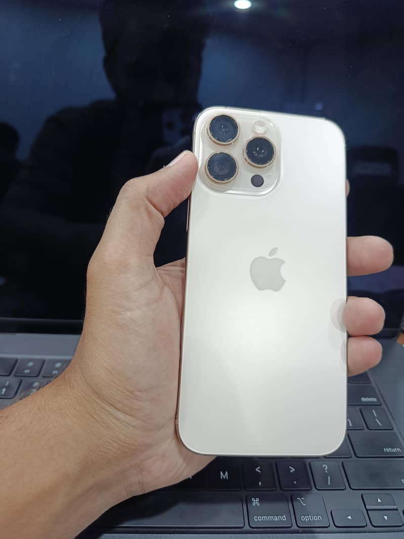 iPhone 16 Pro Max JV 5