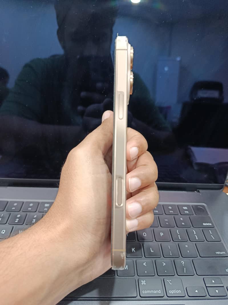 iPhone 16 Pro Max JV 6