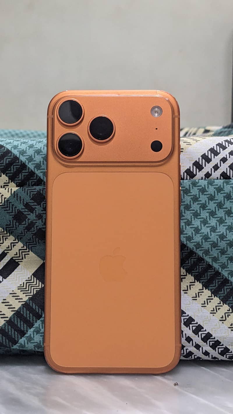 Apple iPhone 17 Pro Max 4