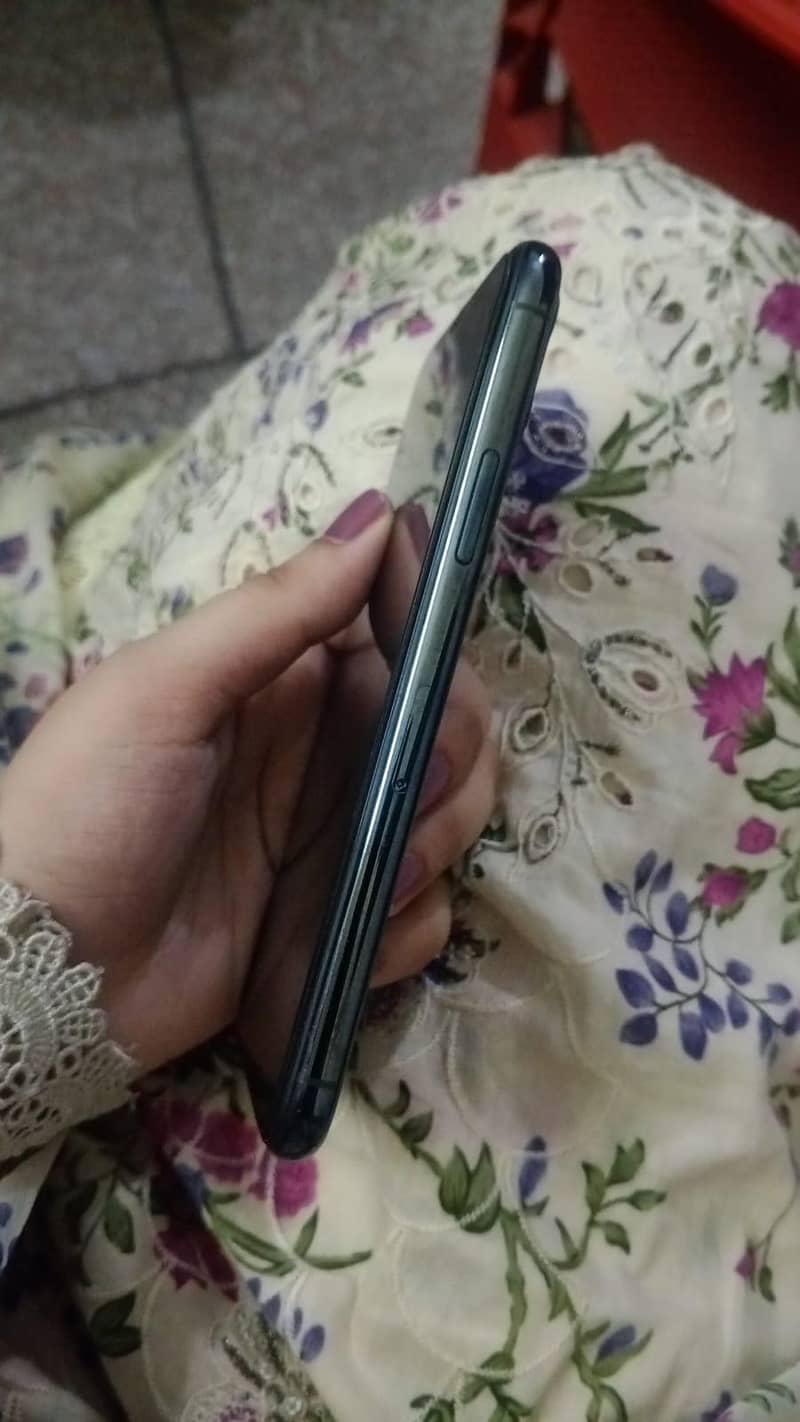 Apple iPhone 11 Pro 1