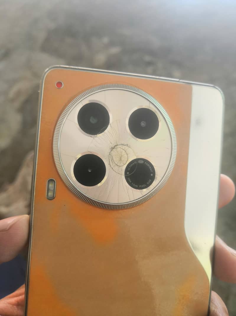 Tecno CAMON 30 0