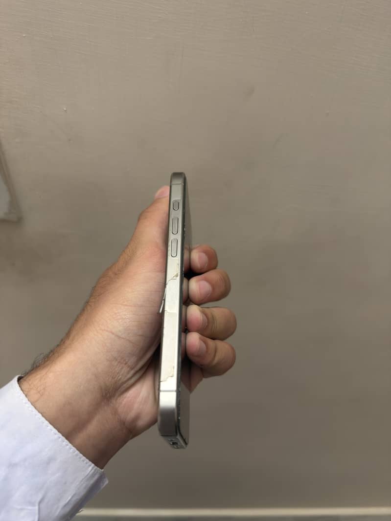 Apple iPhone 15 Pro 2