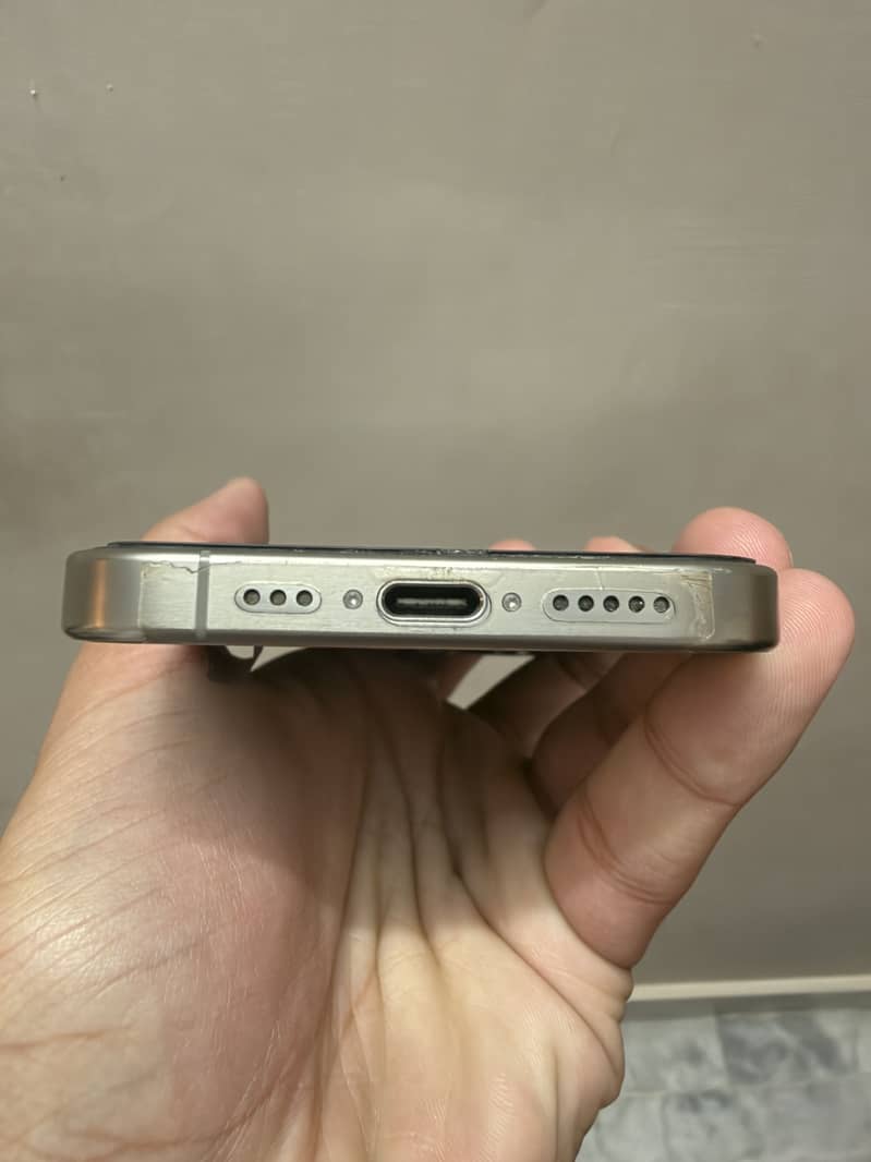 Apple iPhone 15 Pro 3