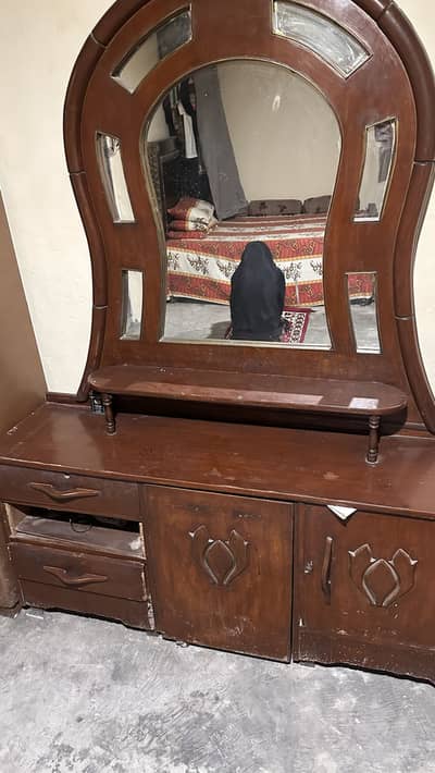 Dressing table