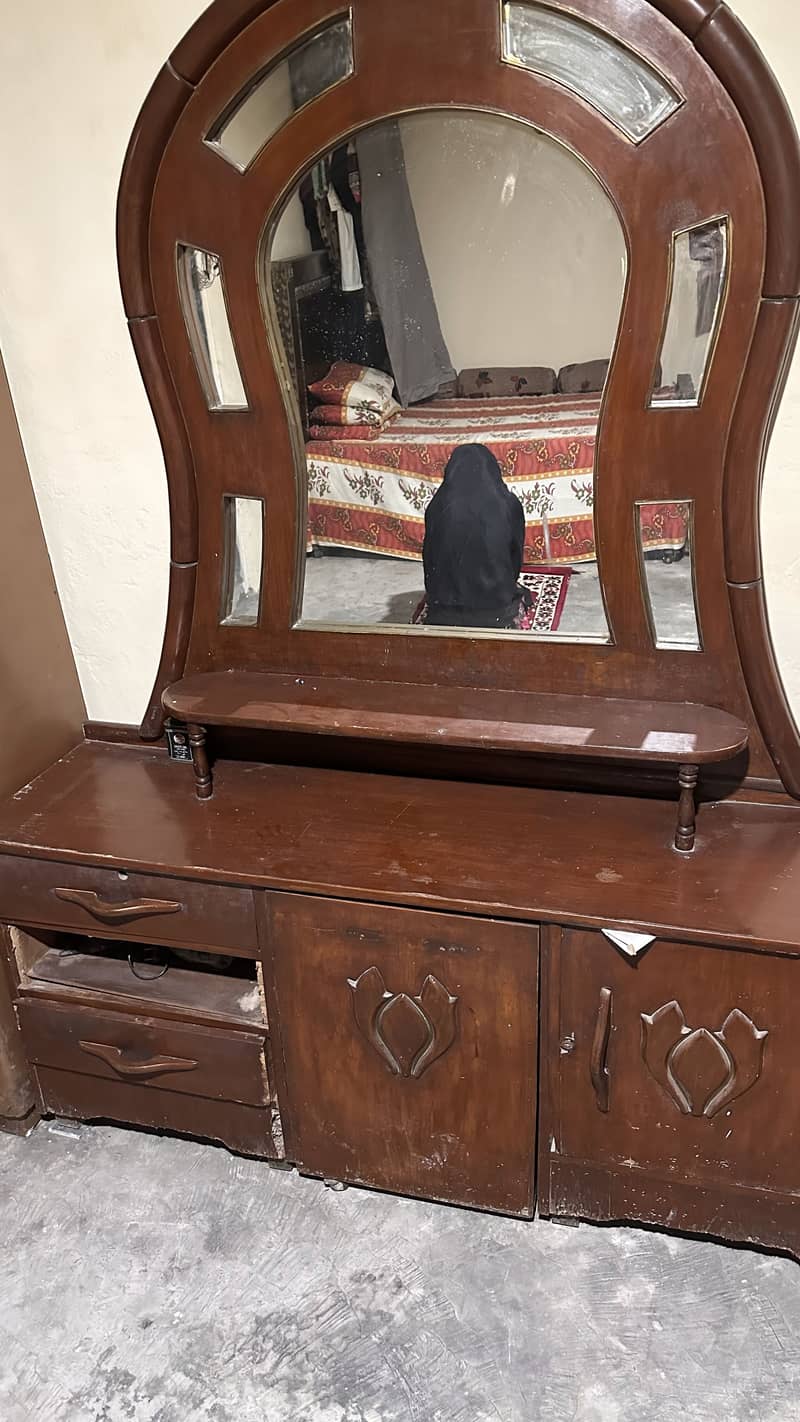 Dressing table 0