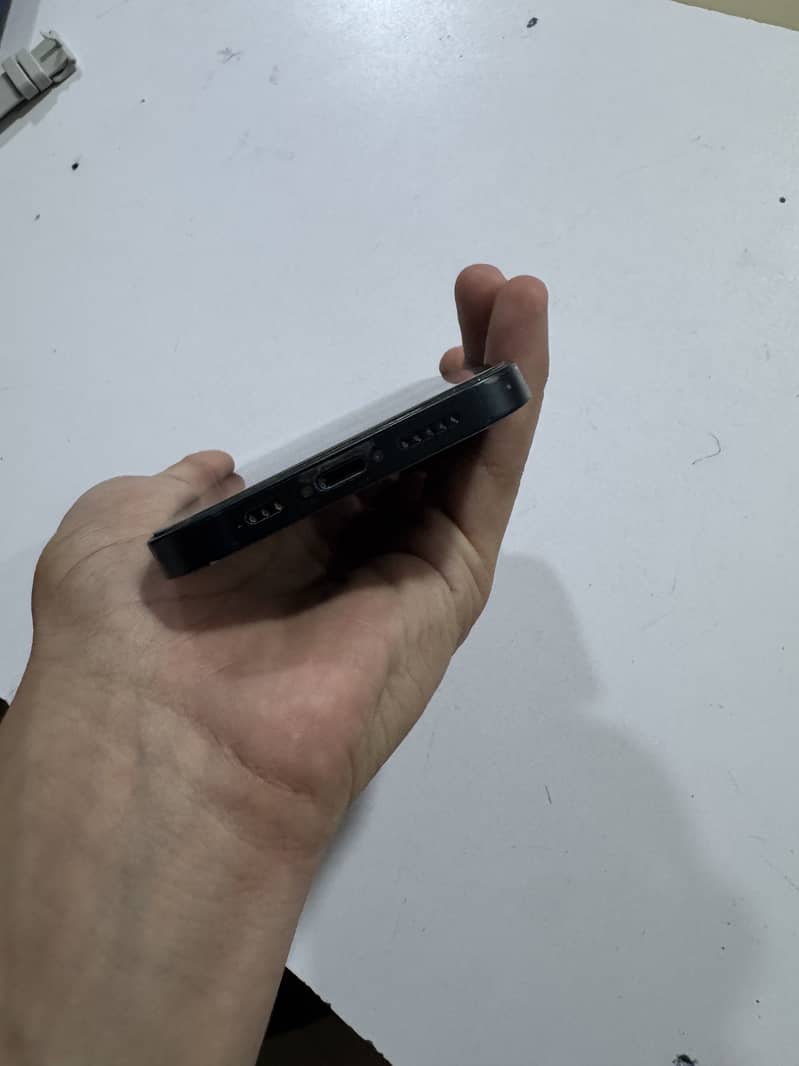 Apple iPhone 13 2