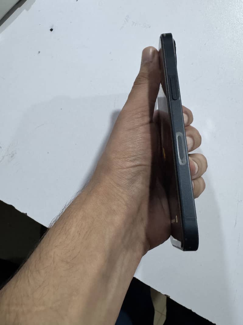 Apple iPhone 13 4