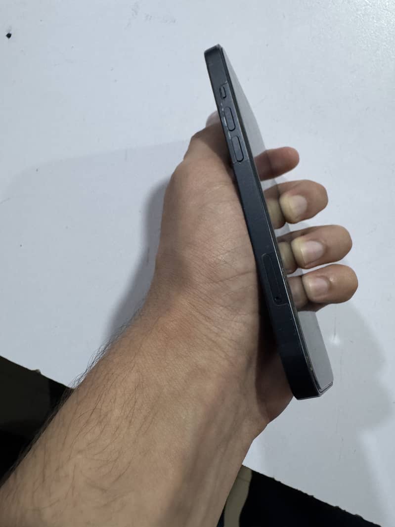 Apple iPhone 13 5