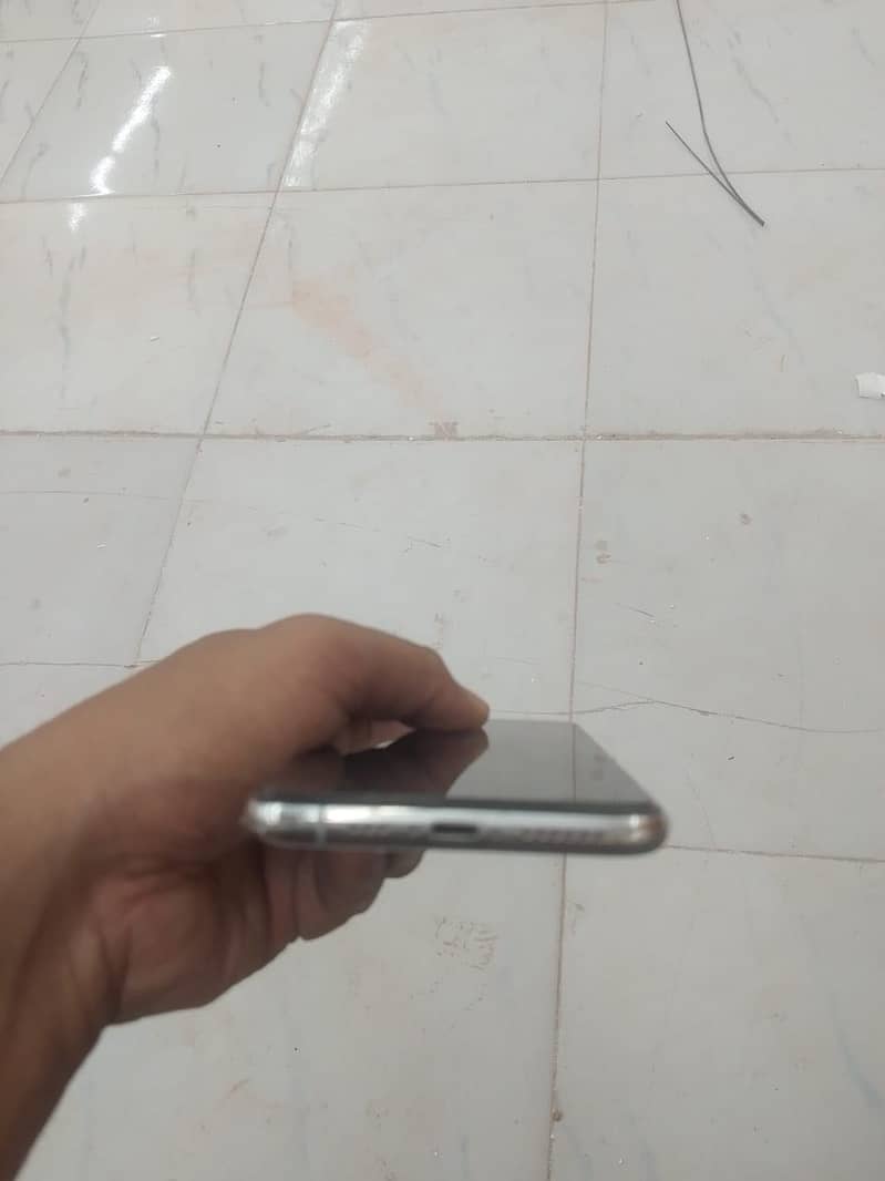 Apple iPhone XS 1