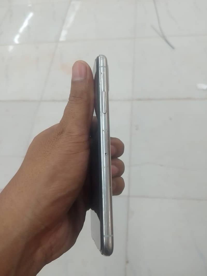 Apple iPhone XS 4