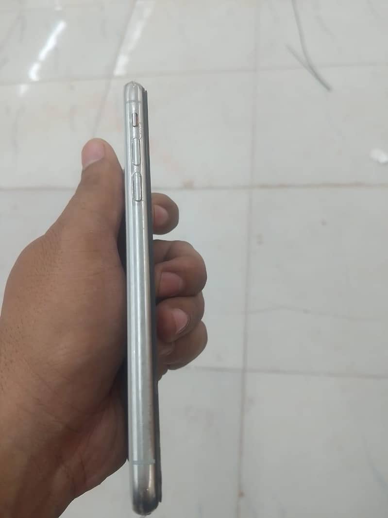 Apple iPhone XS 5