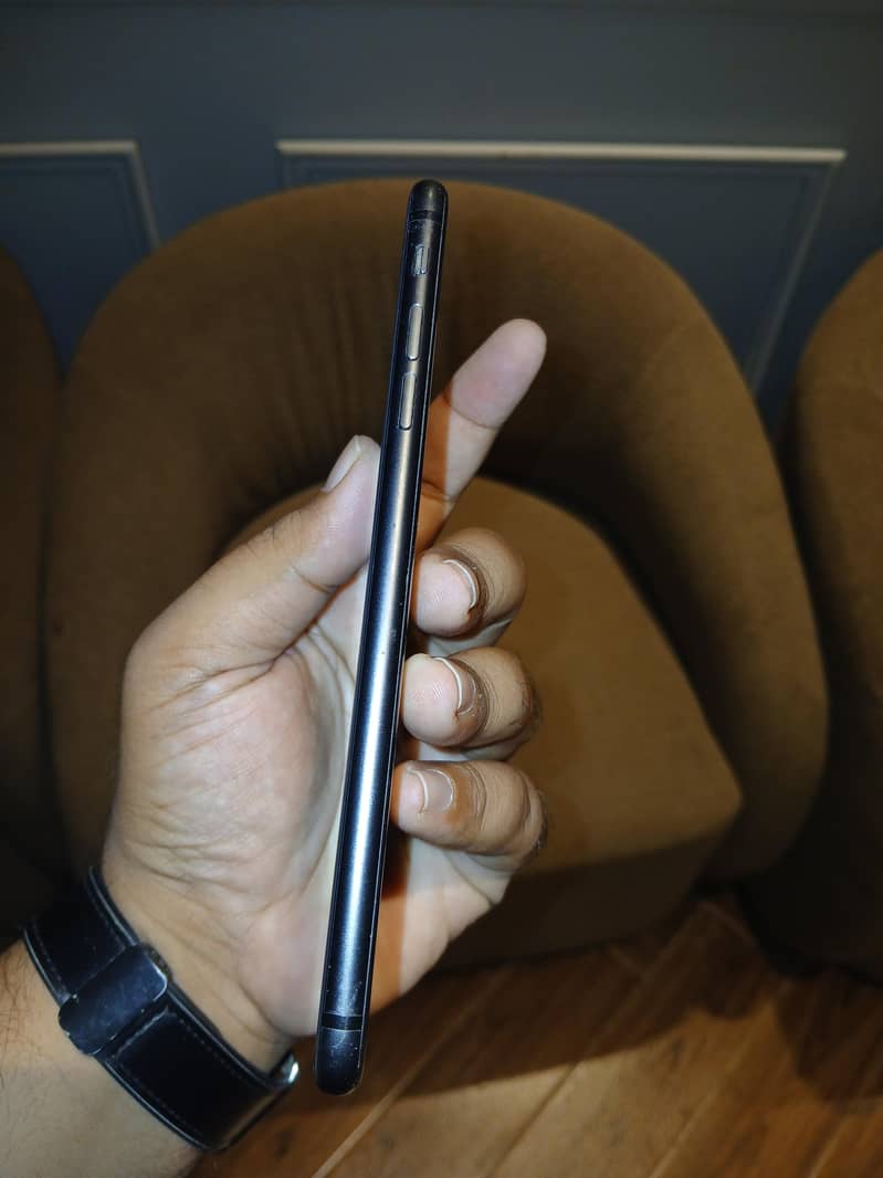 Apple iPhone 8 Plus 1