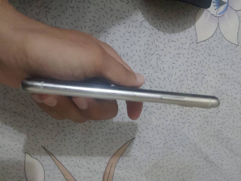 iPhone 11 pro 4