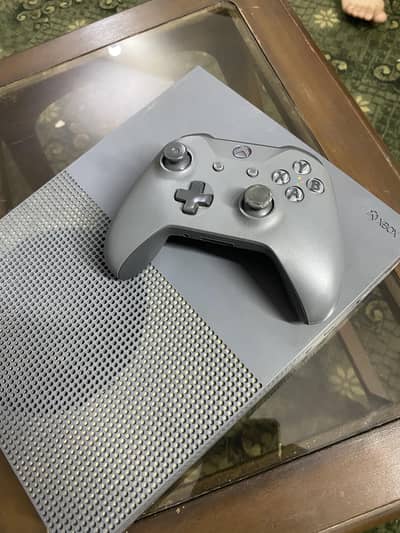 Xbox one s special edition with box and controller