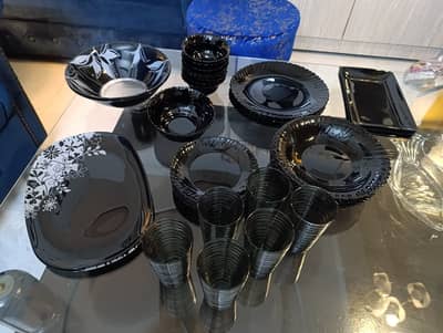 Home Used Crockery in Excellent Condition ,Stylish Plates, Bowls