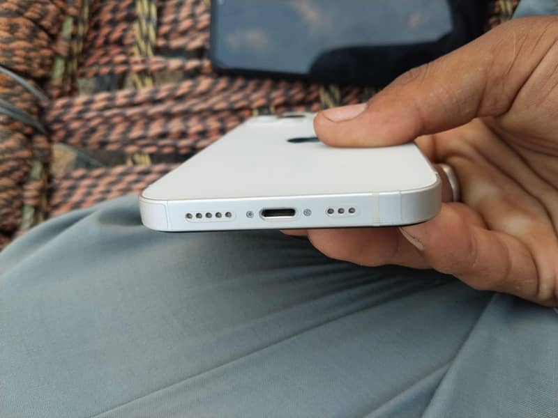 Apple iPhone 13 2