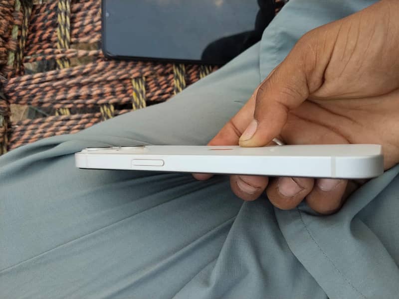 Apple iPhone 13 4