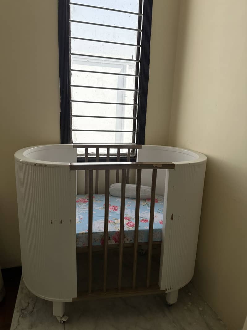 Baby cot 1