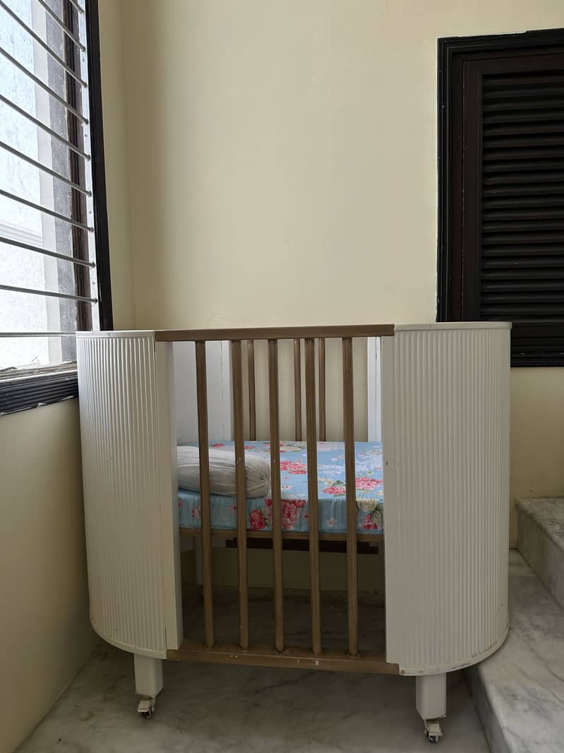 Baby cot 3